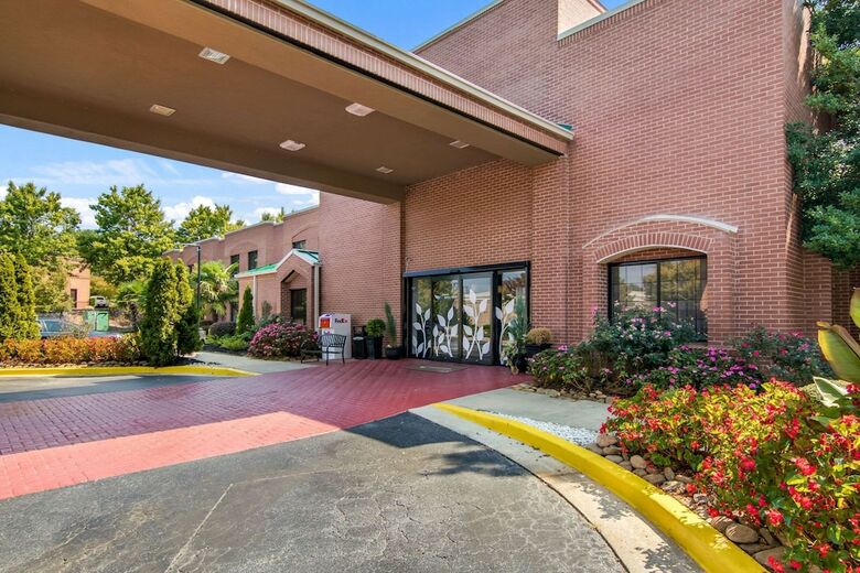 Hotel Sleep Inn Near The Avenue