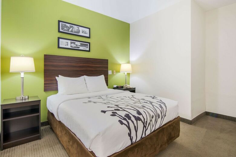Hotel Sleep Inn Near The Avenue
