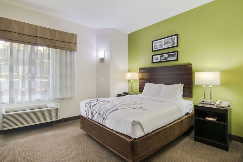 Hotel Sleep Inn Near The Avenue