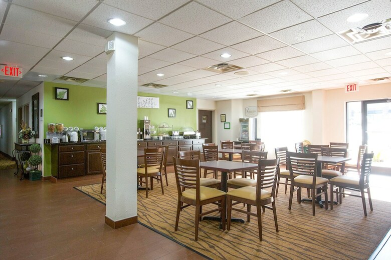Hotel Sleep Inn Near The Avenue