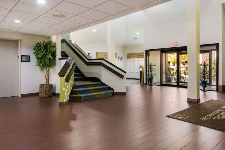 Hotel Sleep Inn Near The Avenue