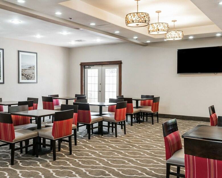 Motel Comfort Inn & Suites