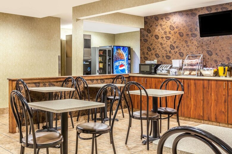 Hotel Super 8 By Wyndham Liverpool/clay/syracuse Area