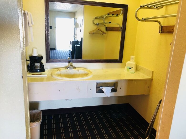 Motel Executive Inn & Suites