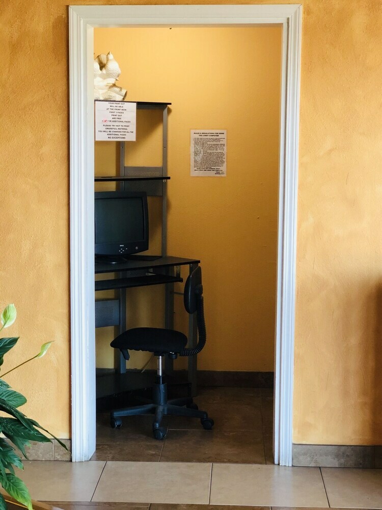 Motel Executive Inn & Suites