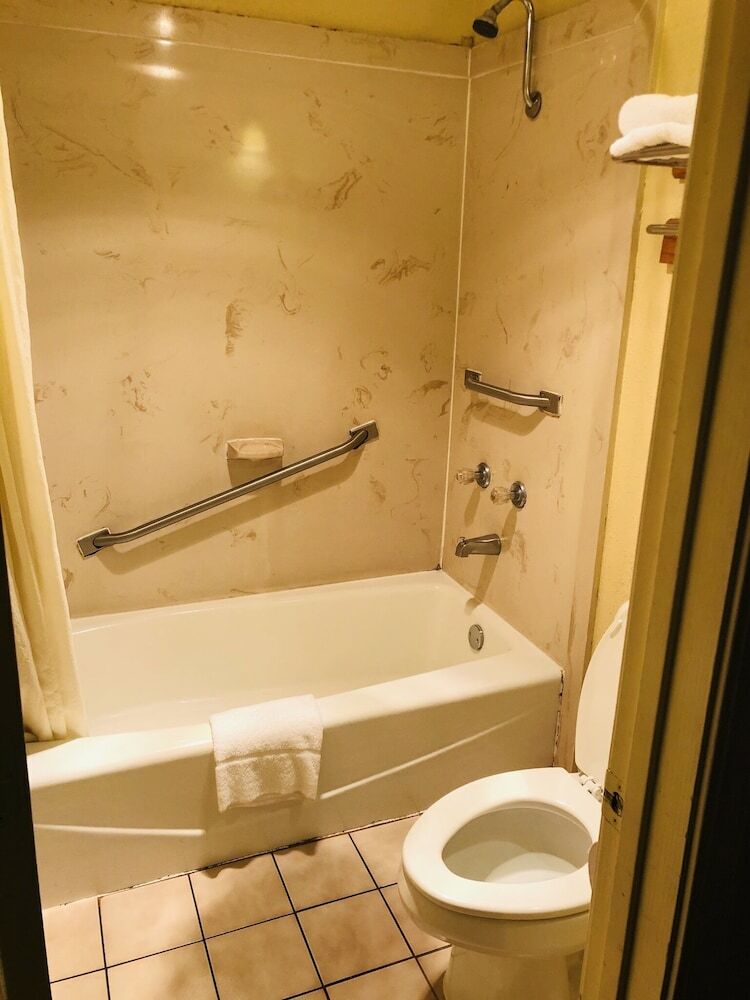 Motel Executive Inn & Suites