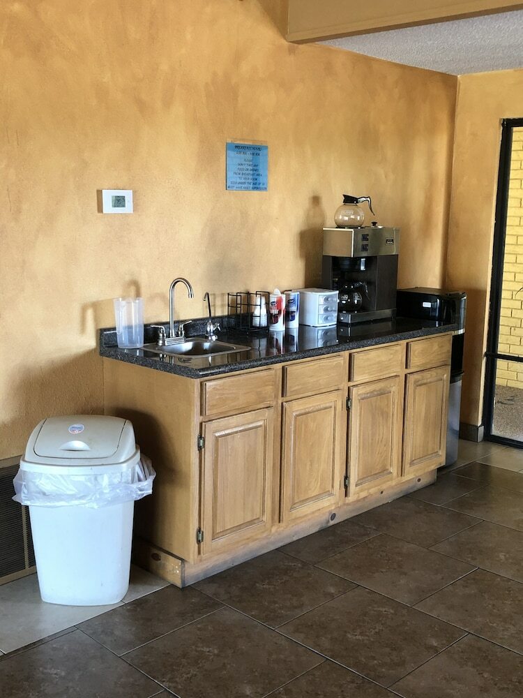 Motel Executive Inn & Suites