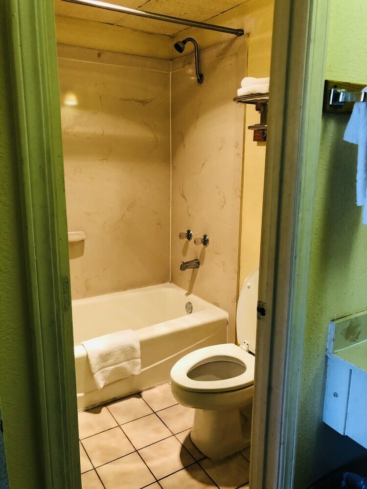 Motel Executive Inn & Suites