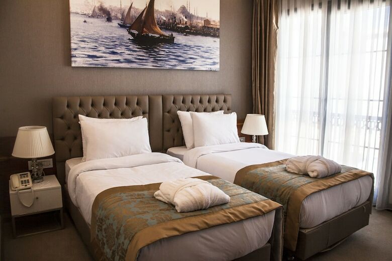 Old Port Hotel