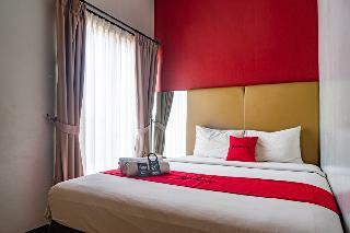 Reddoorz Plus Near Blok M Square