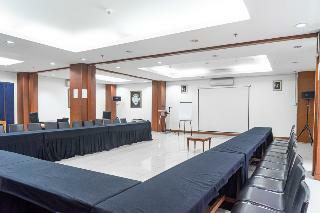 Reddoorz Plus Near Blok M Square
