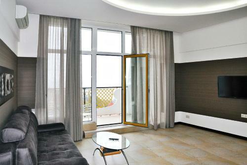 Arcadia Palace Apartments With Sea View