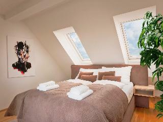 Sky9 Penthouse Apartment With City View