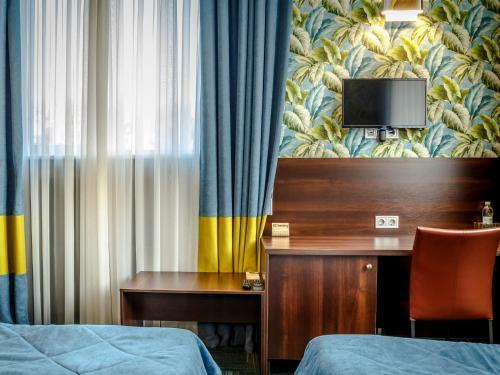 Road Star Hotel