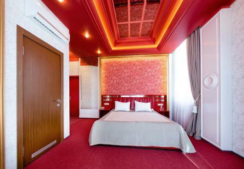Road Star Hotel
