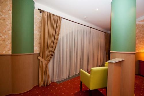 Road Star Hotel