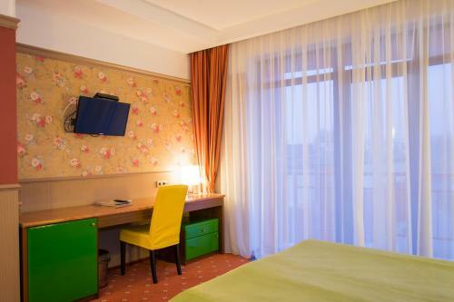 Road Star Hotel