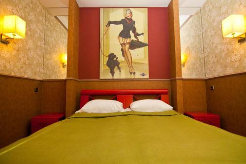 Road Star Hotel