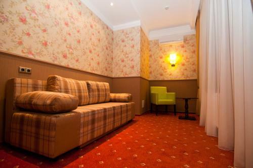Road Star Hotel