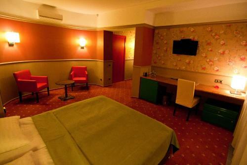 Road Star Hotel