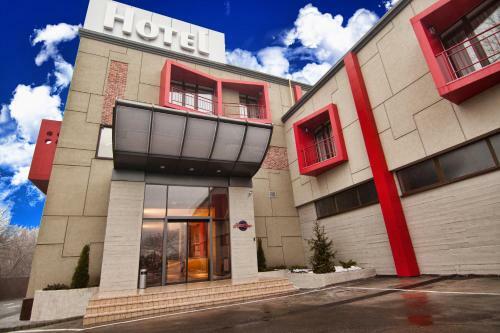 Road Star Hotel