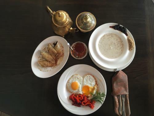 Khan-chinar Hotel