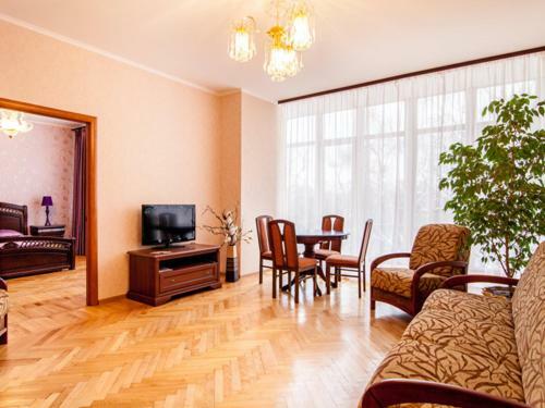 Zhovtneviy Hotel