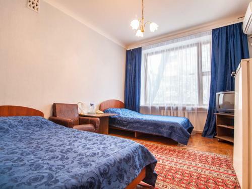 Zhovtneviy Hotel