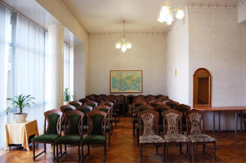Zhovtneviy Hotel