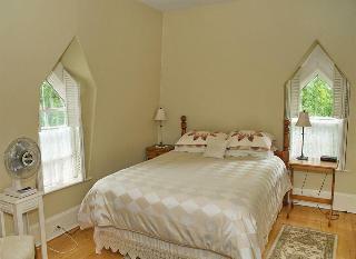 Hotel Bluenose Lodge