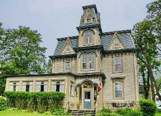 Hotel Bluenose Lodge