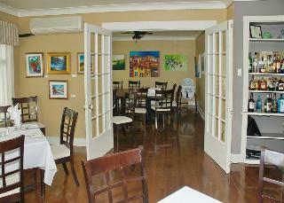 Hotel Bluenose Lodge