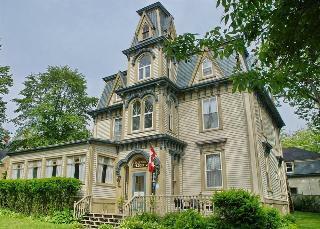 Hotel Bluenose Lodge