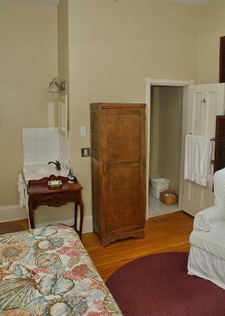 Hotel Bluenose Lodge