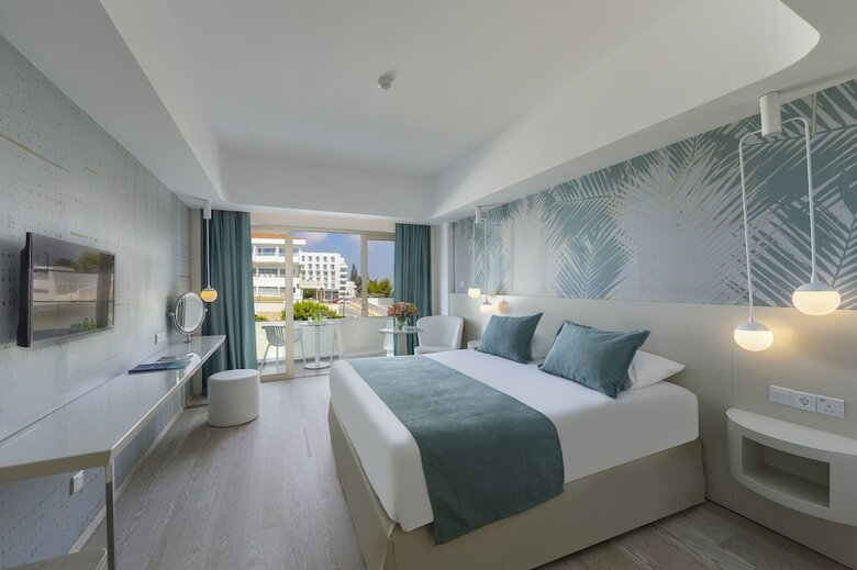 Louis Ivi Mare Hotel