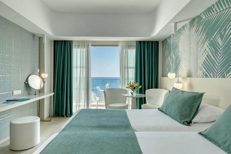 Louis Ivi Mare Hotel