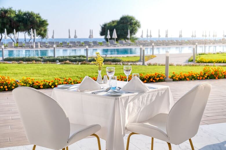 Louis Ivi Mare Hotel
