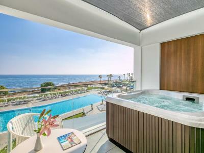 Louis Ivi Mare Hotel