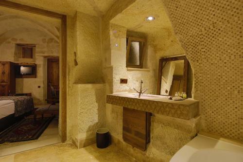 Fairyland Cave Hotel