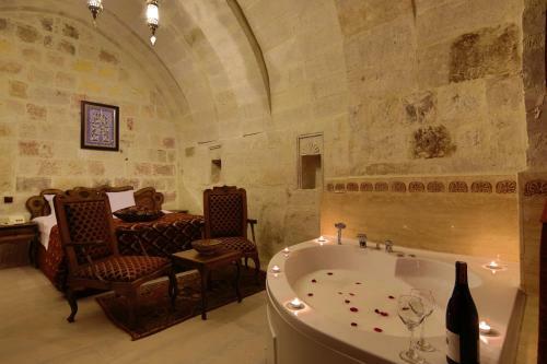 Fairyland Cave Hotel