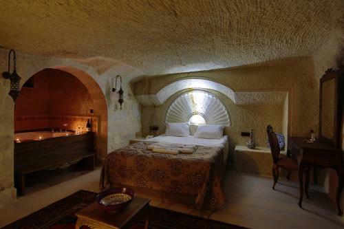 Fairyland Cave Hotel