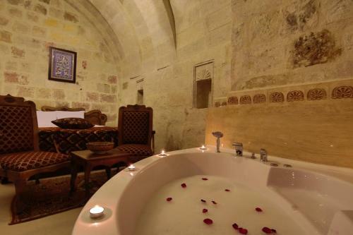 Fairyland Cave Hotel