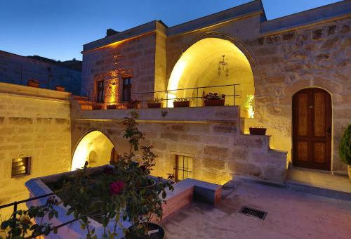 Fairyland Cave Hotel
