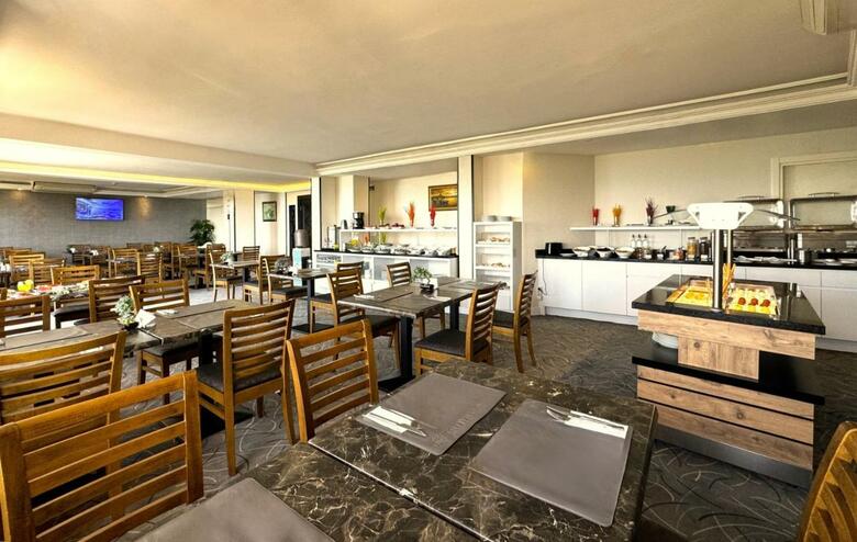 Golden Yat Hotel