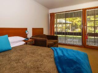 Hotel River Country Inn