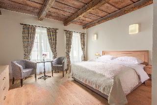 Hotel At The White Lily