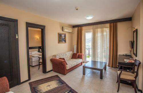 Solmaz Deluxe Hotel