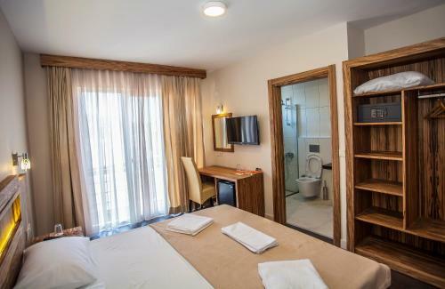 Solmaz Deluxe Hotel