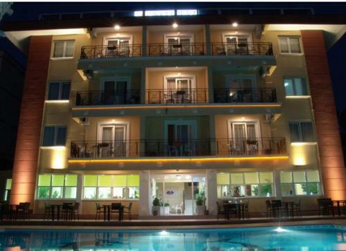 Solmaz Deluxe Hotel