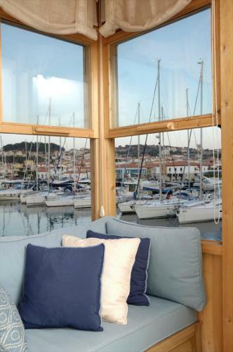 Hostal Cesme Marina Konukevi